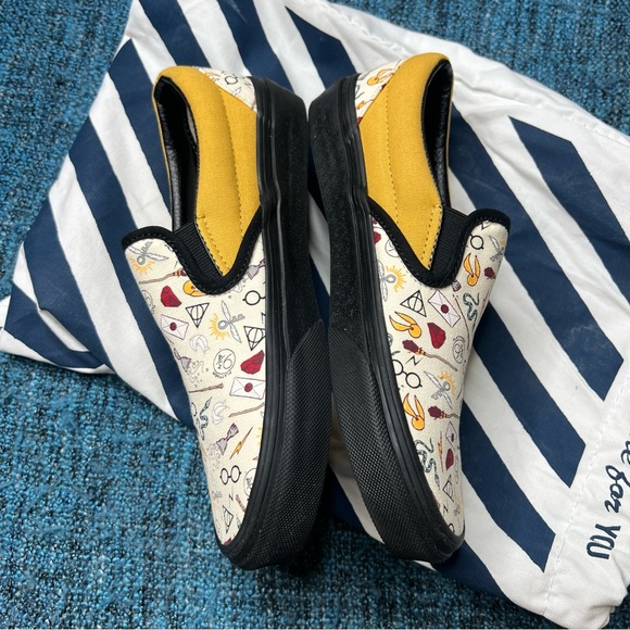 RARE Vans x Harry Potter Custom Slip On Sneakers Limited Edition Hufflepuff - Picture 6 of 10
